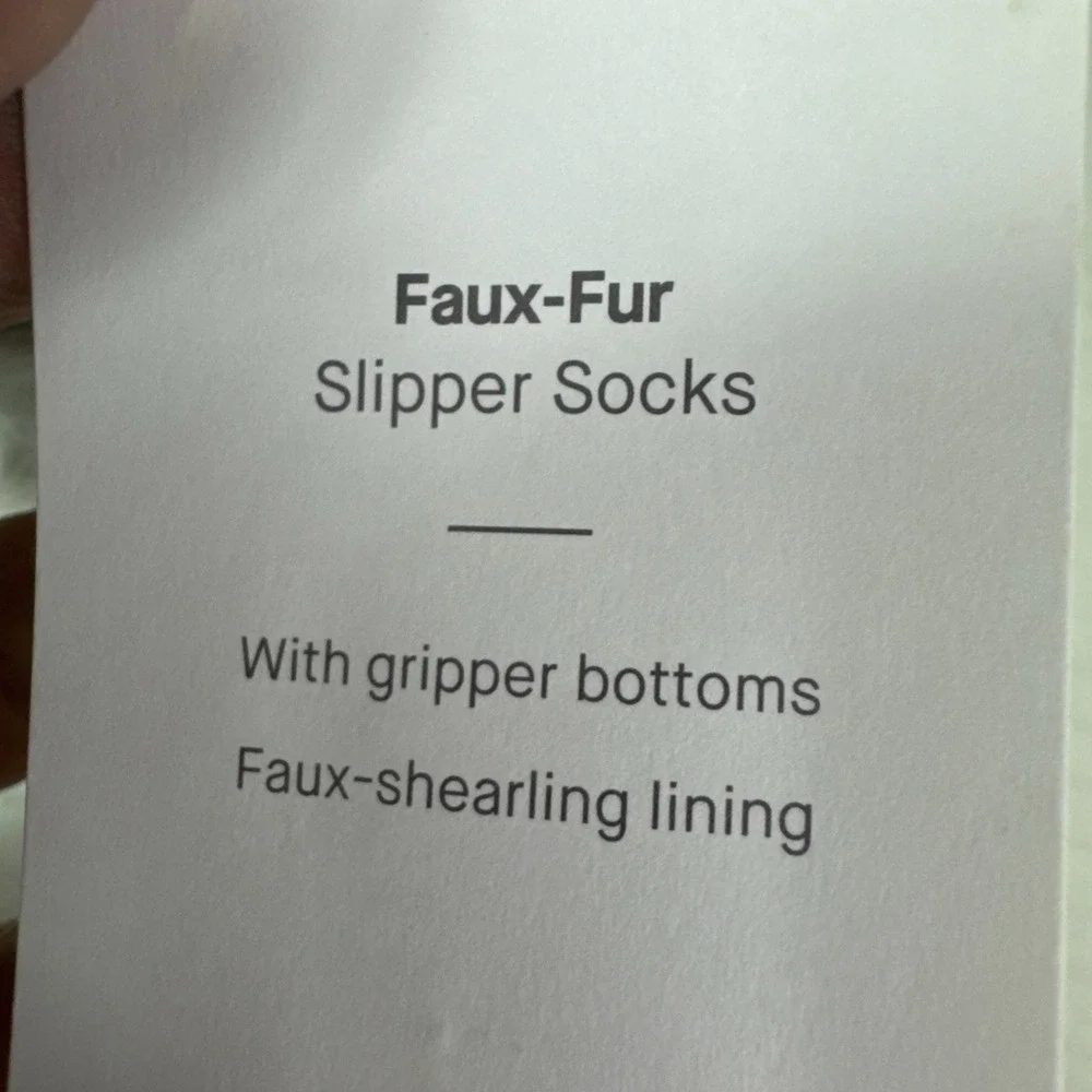 Auden Women's 0769 M/L 8-12 Faux Fur Slipper Socks Light Gray Gripper Bottom NWT
